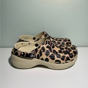 CROCS Classic Platform WOMEN'S Animal Remix Clog Leopard size: W 11